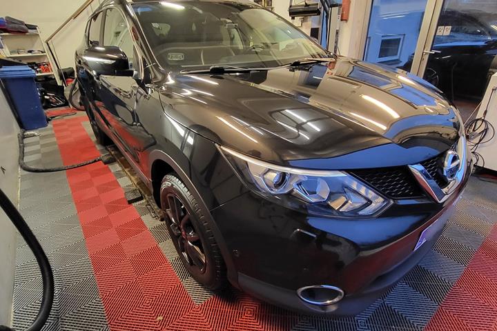 Sort Nissan Qashqai fra 2014