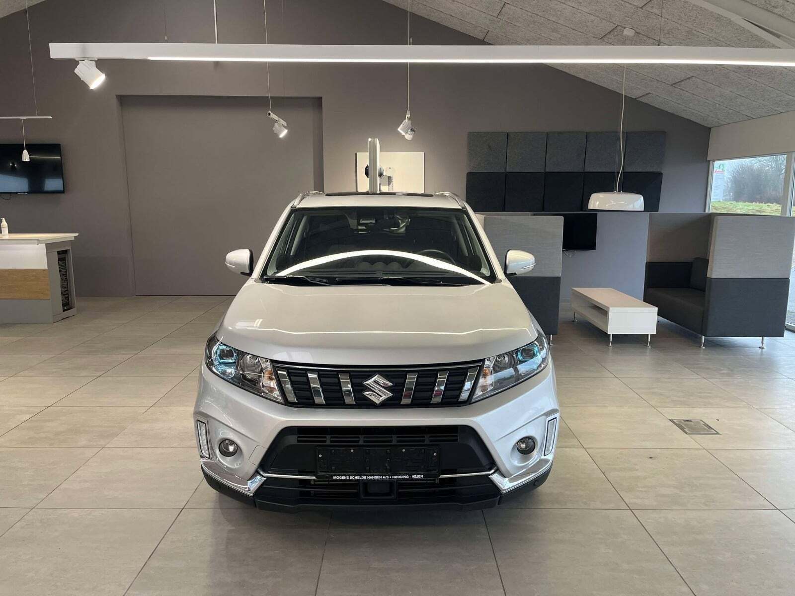 Sølv Suzuki Vitara fra 2019