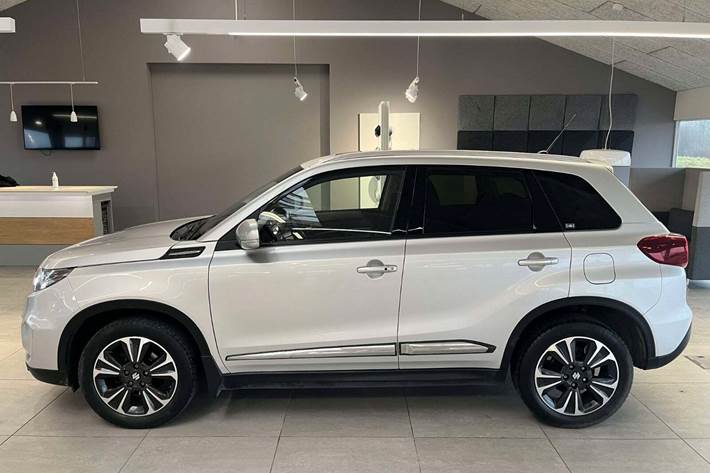 Sølv Suzuki Vitara fra 2019