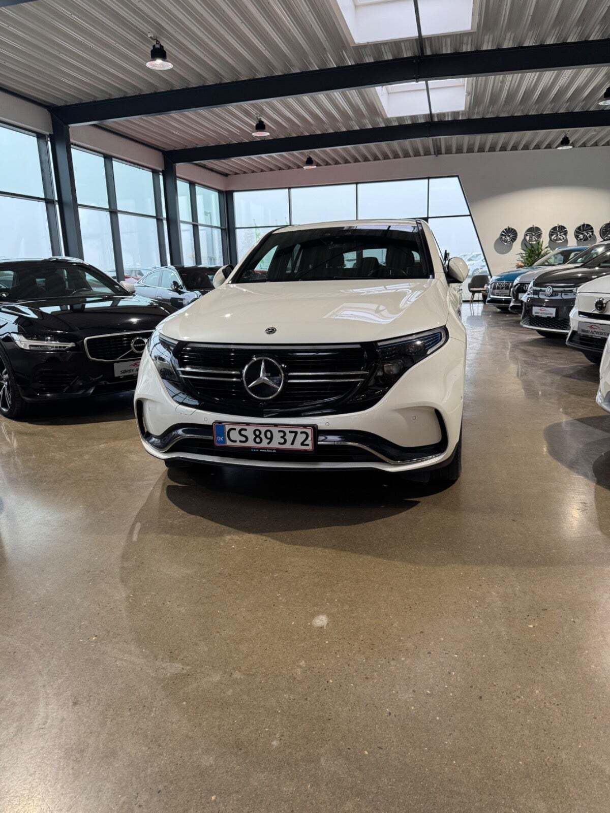 Hvid Mercedes EQC400 fra 2019