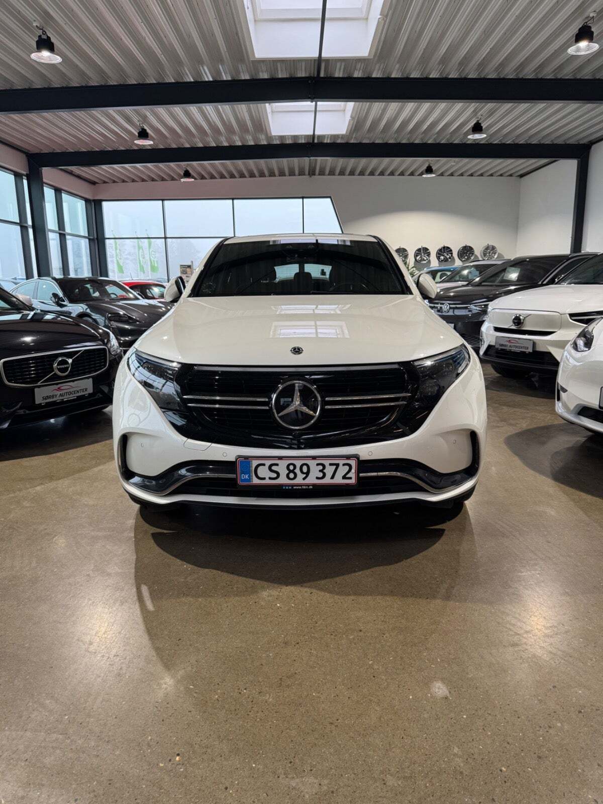 Hvid Mercedes EQC400 fra 2019