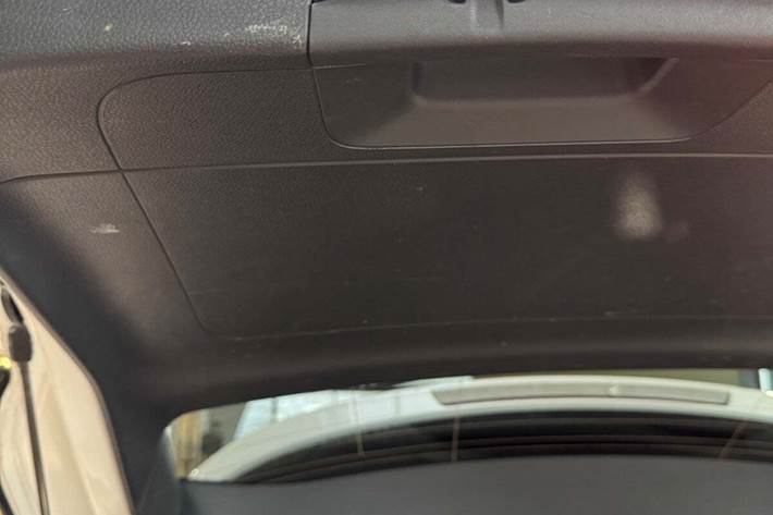 Hvid Mercedes EQC400 fra 2019