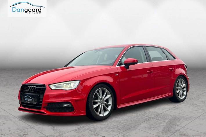 Rød Audi A3 fra 2014 set udefra