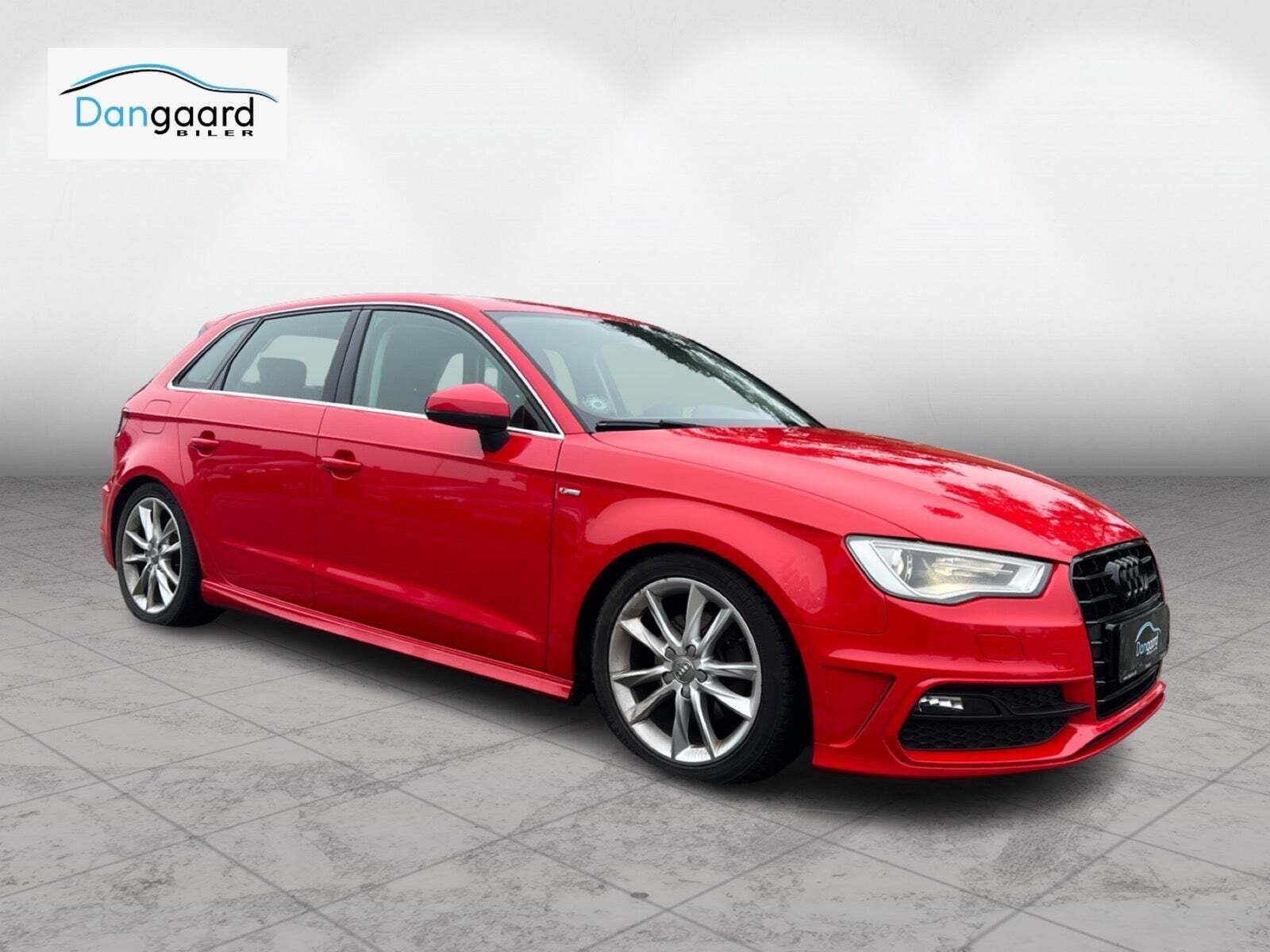 Rød Audi A3 fra 2014