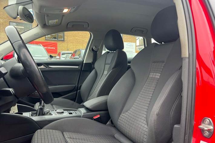 Rød Audi A3 fra 2014