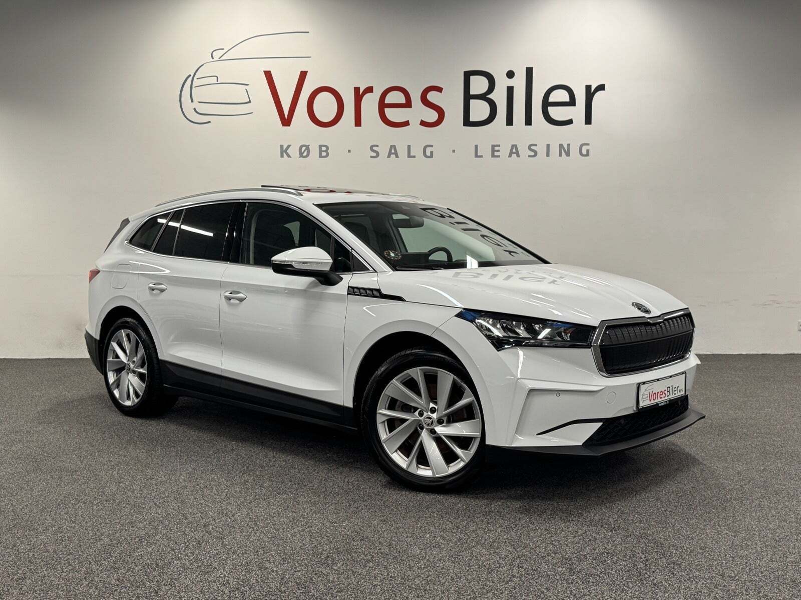 Hvid Skoda Enyaq fra 2022