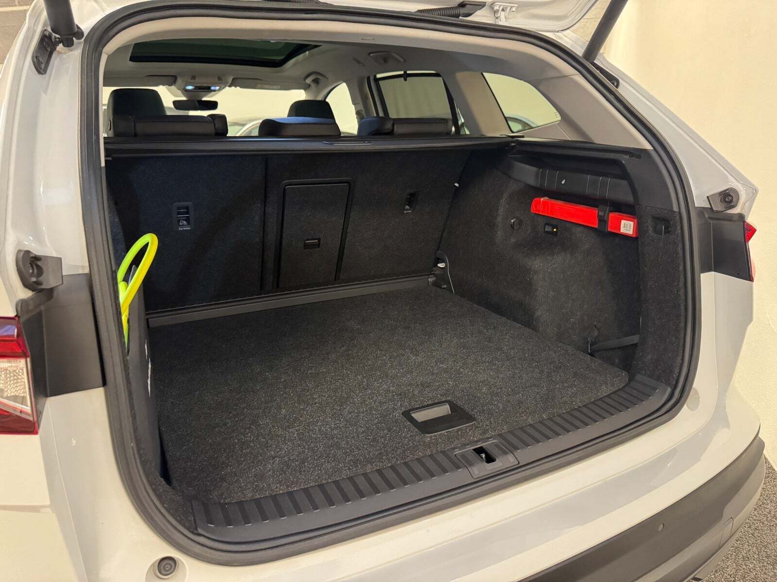 Hvid Skoda Enyaq fra 2022