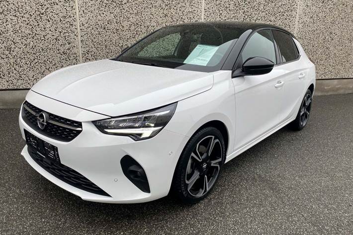 Hvid Opel Corsa fra 2023