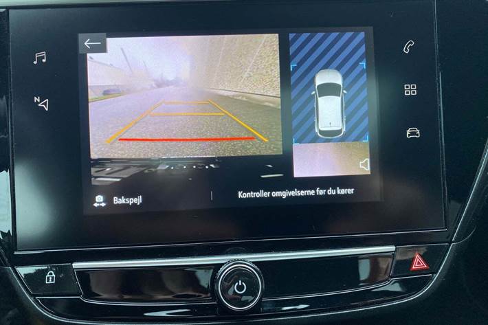 Hvid Opel Corsa fra 2023