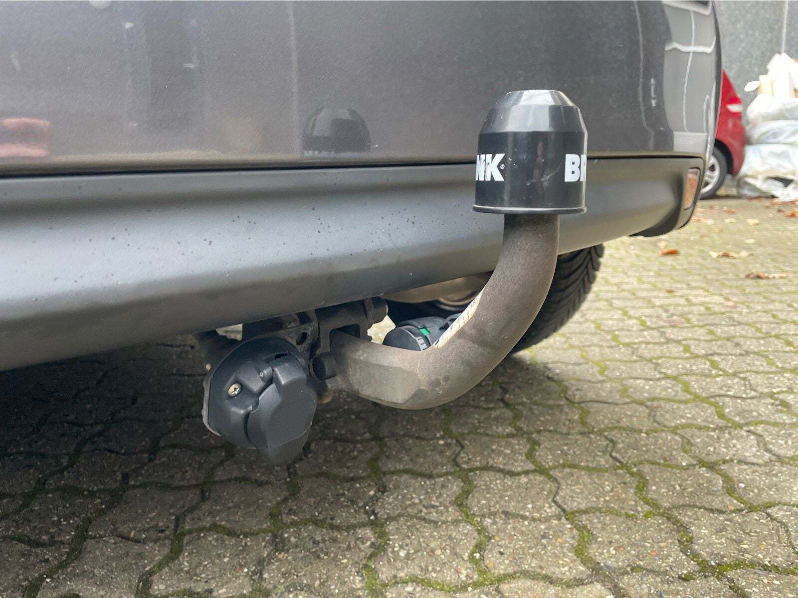 Grå Toyota Yaris fra 2015