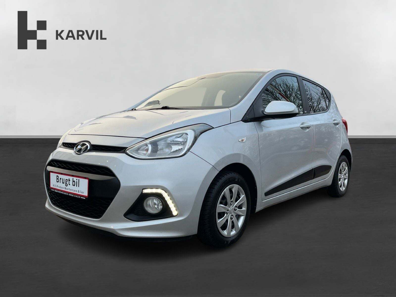 Sølv Hyundai i10 fra 2016 set udefra