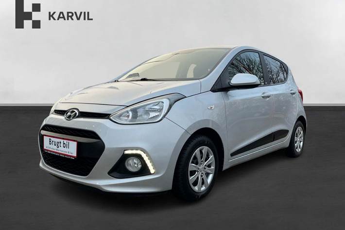 Sølv Hyundai i10 fra 2016 set udefra