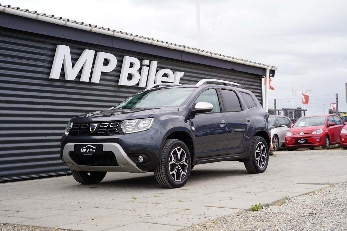 Grå Dacia Duster fra 2018 set udefra
