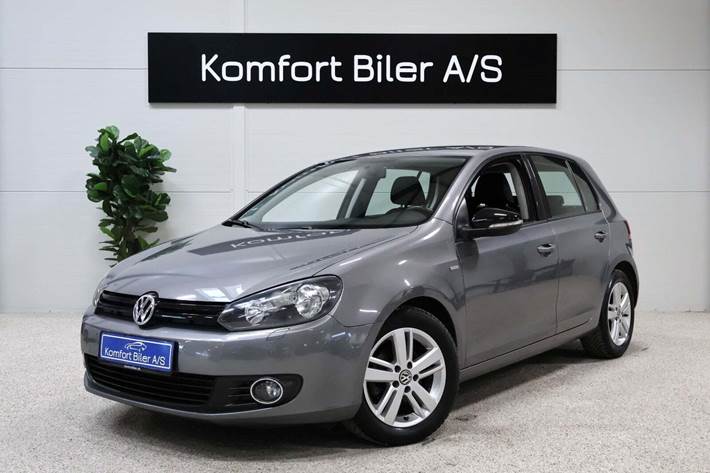 Sort VW Golf VI fra 2012 set udefra