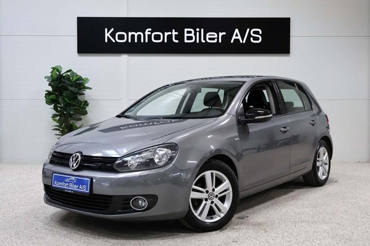 Sort VW Golf VI fra 2012 set udefra