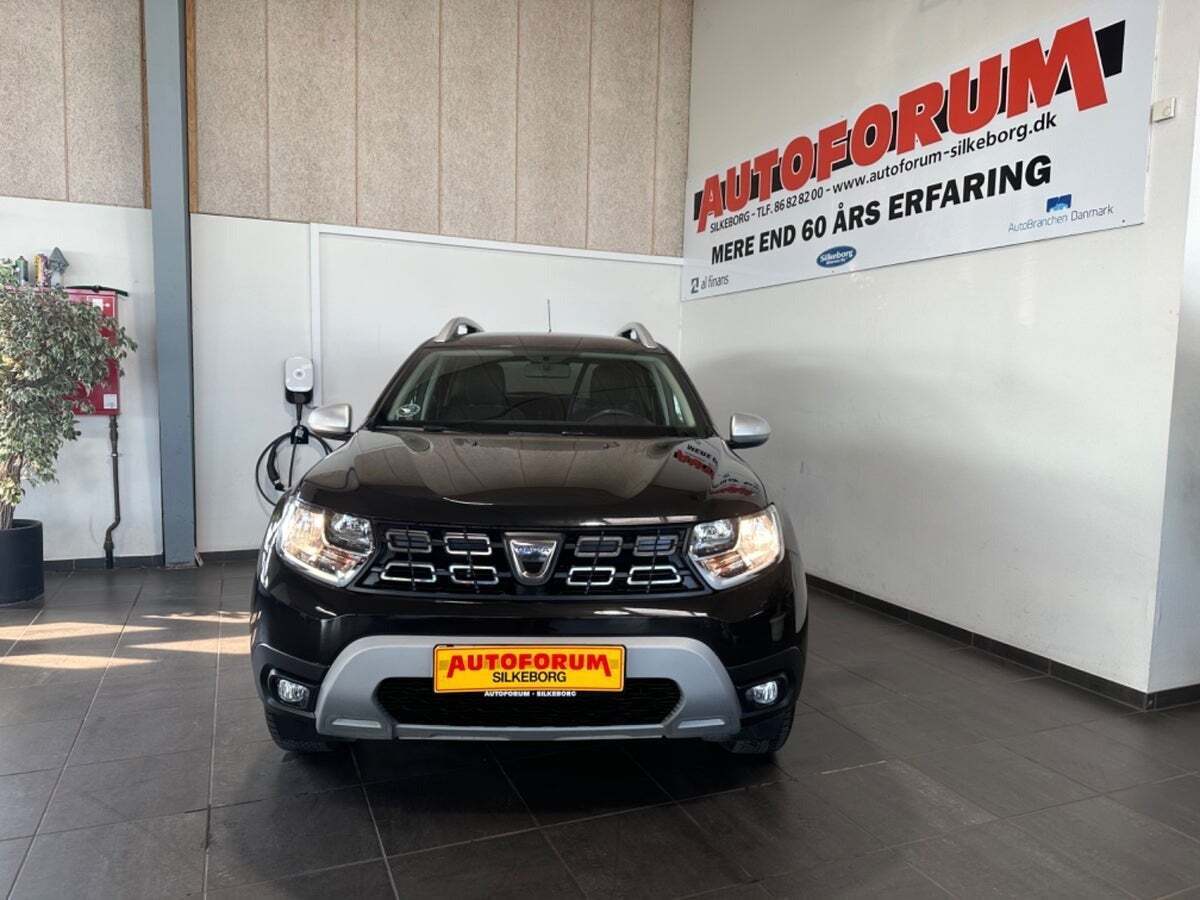 Sort Dacia Duster fra 2020