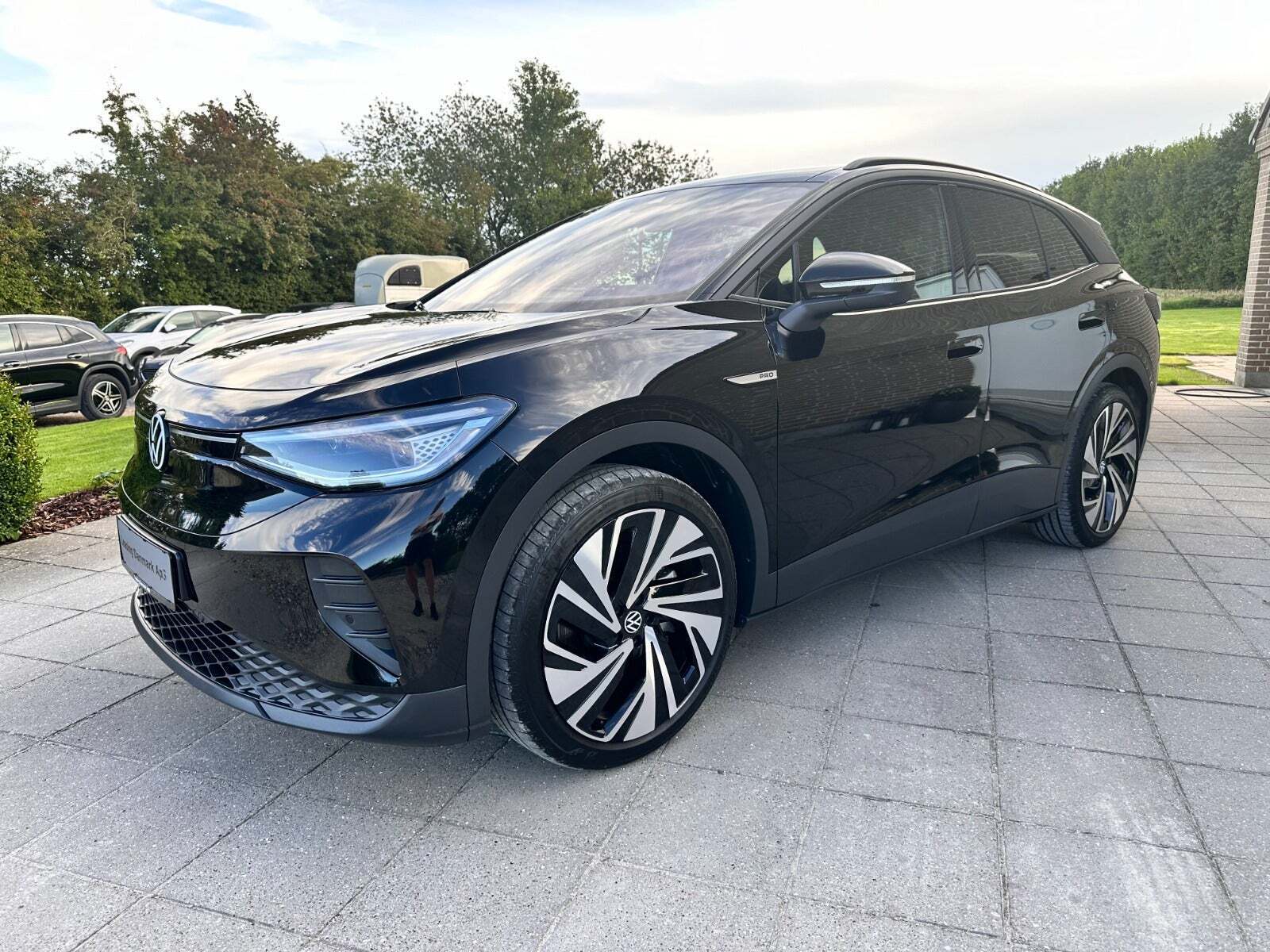 Sort VW ID.4 fra 2023 set udefra