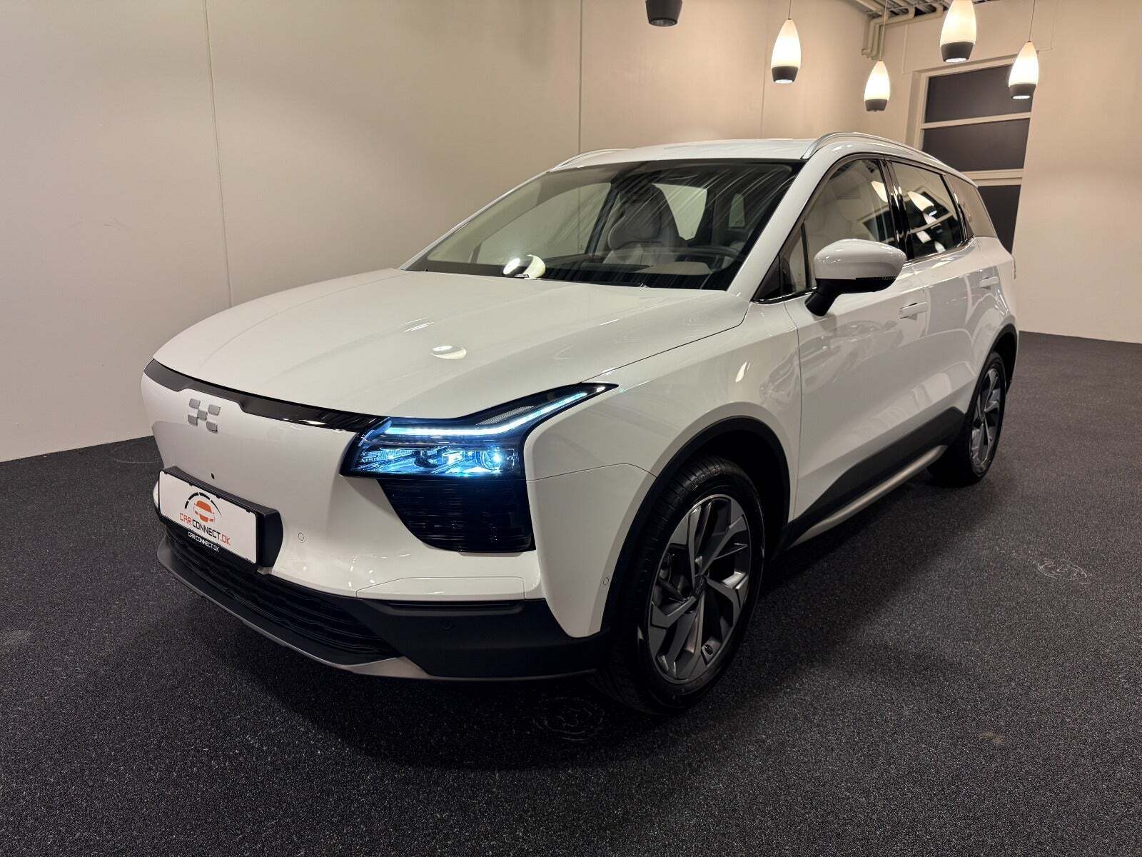 Hvid Aiways U5 fra 2024 set udefra