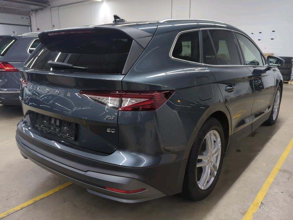 Grå Skoda Enyaq fra 2022