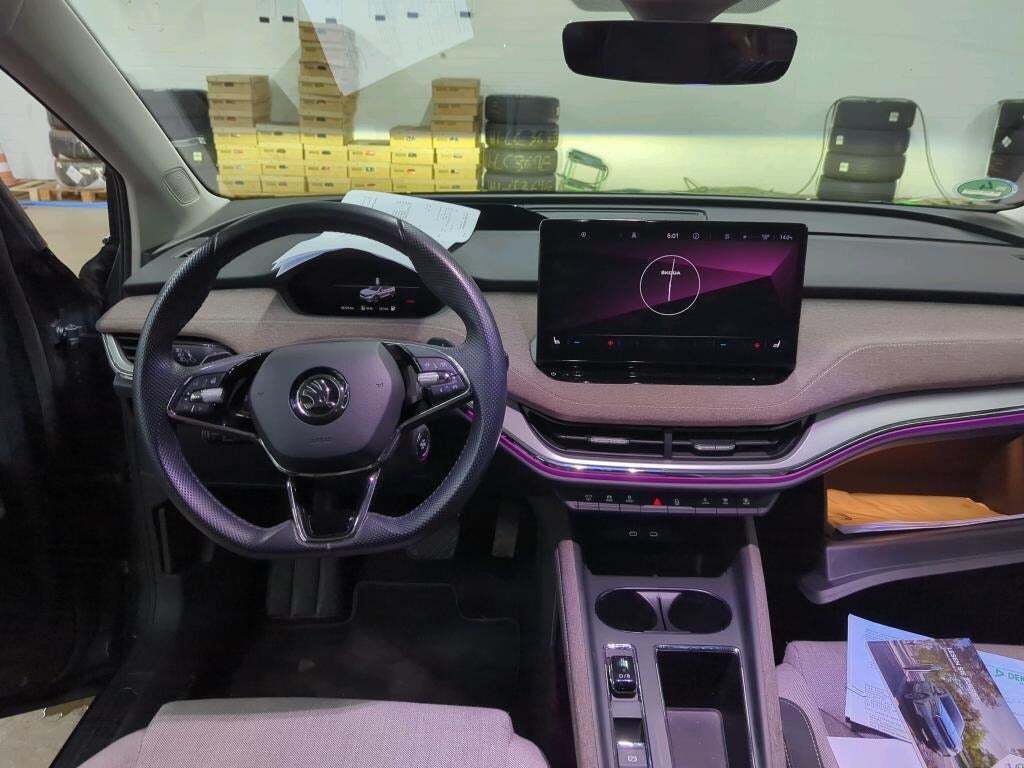 Grå Skoda Enyaq fra 2022