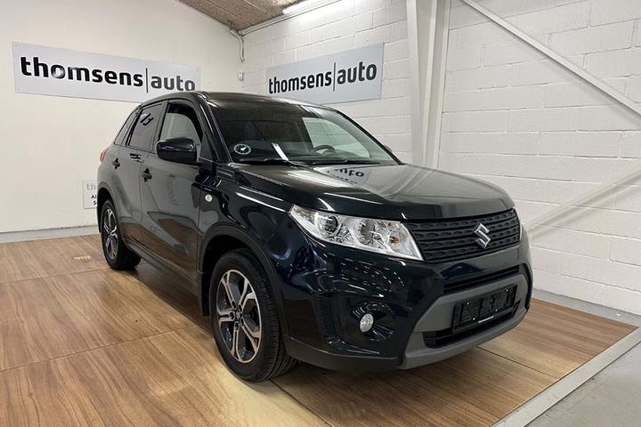 Sort Suzuki Vitara fra 2015 set udefra