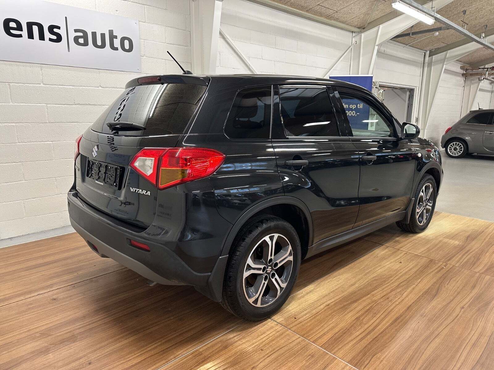Sort Suzuki Vitara fra 2015