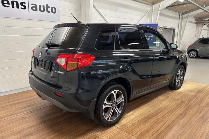 Sort Suzuki Vitara fra 2015
