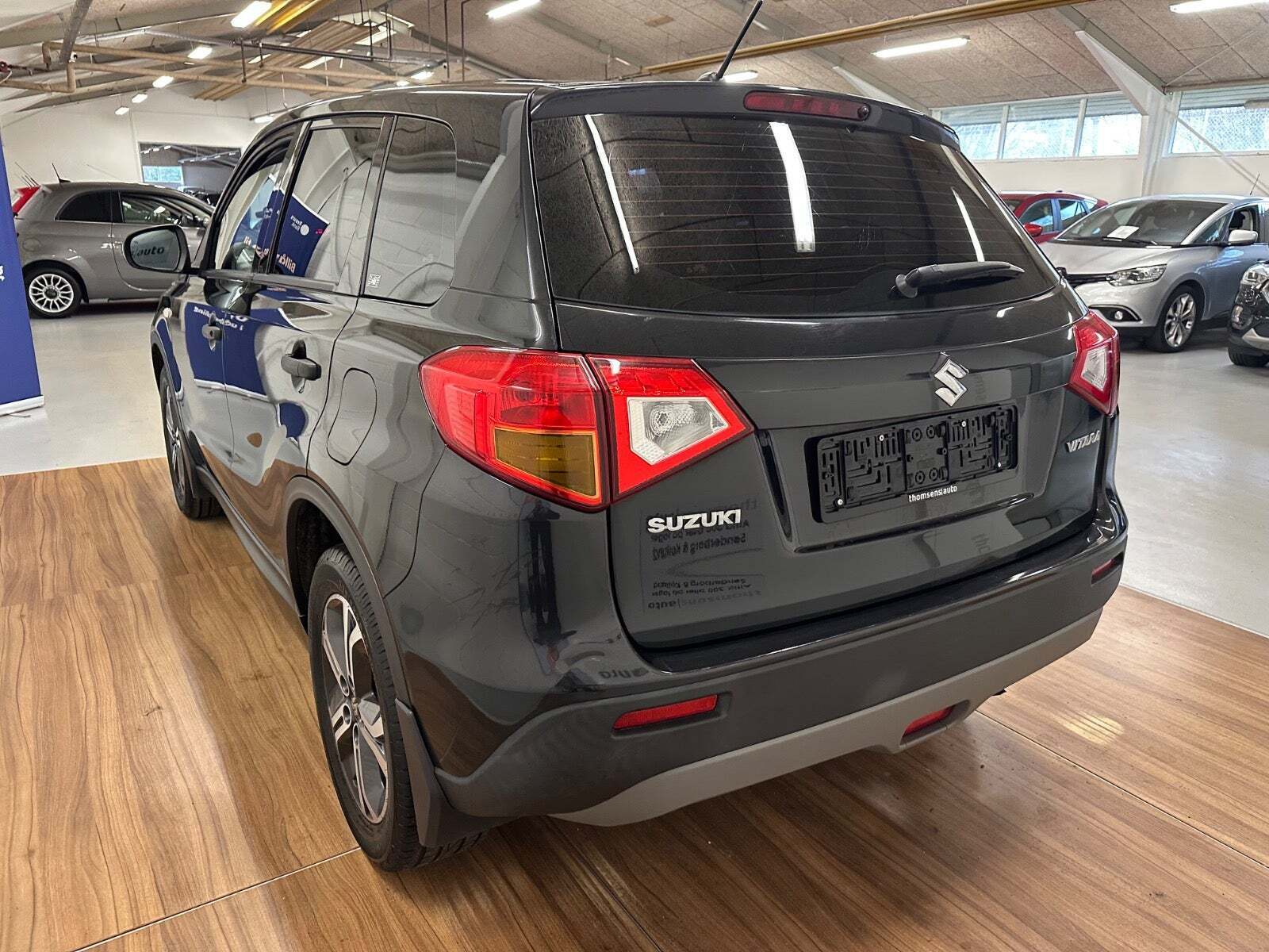 Sort Suzuki Vitara fra 2015