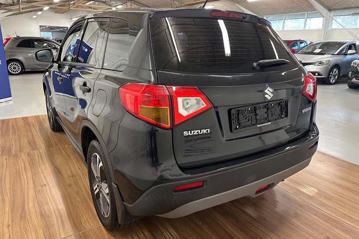 Sort Suzuki Vitara fra 2015