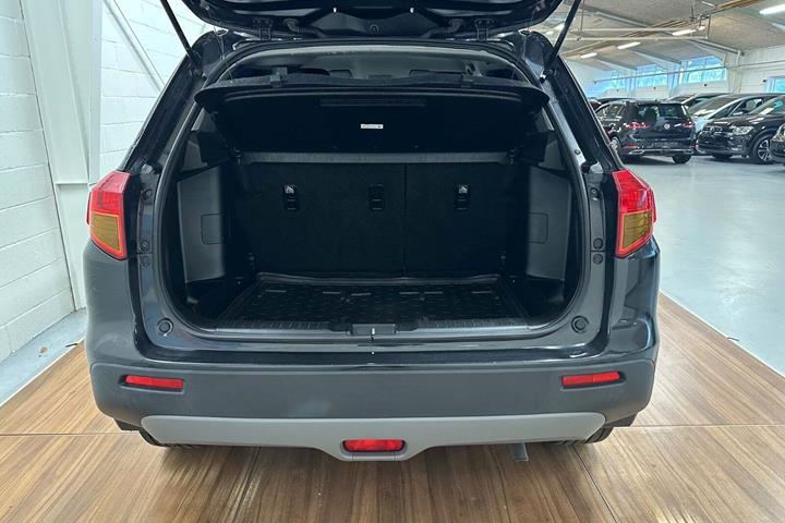 Sort Suzuki Vitara fra 2015