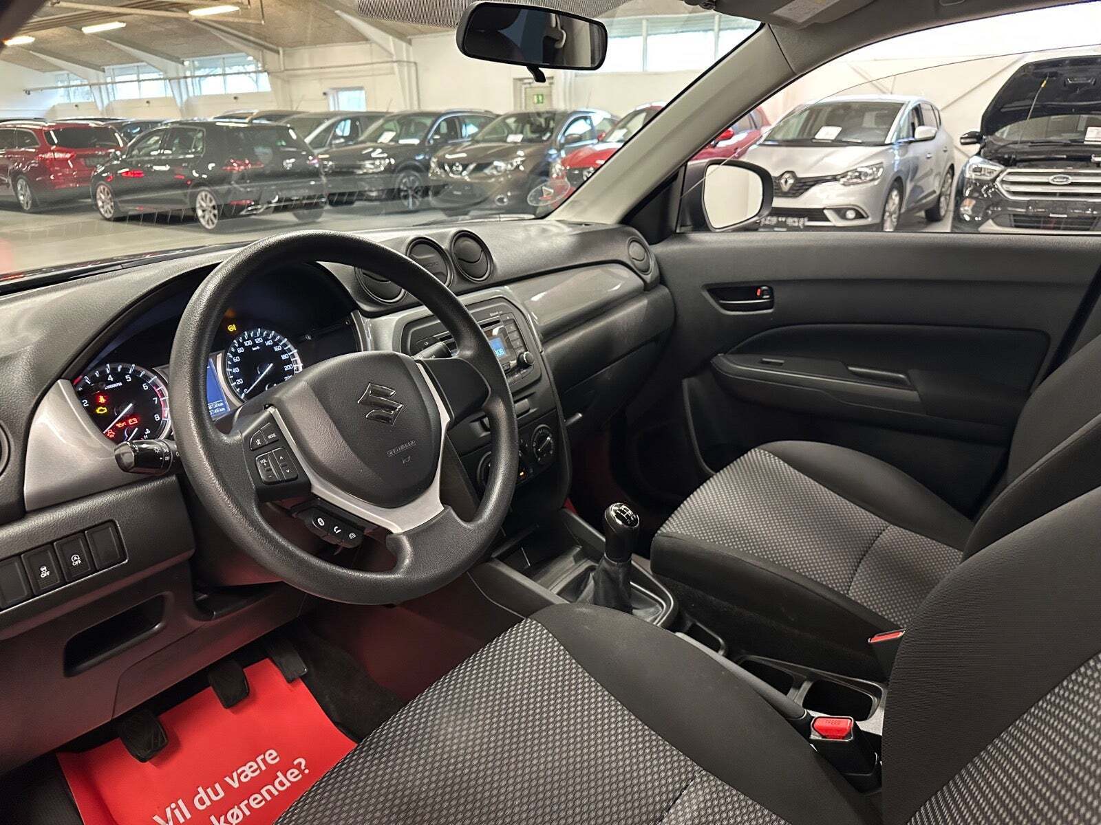Sort Suzuki Vitara fra 2015