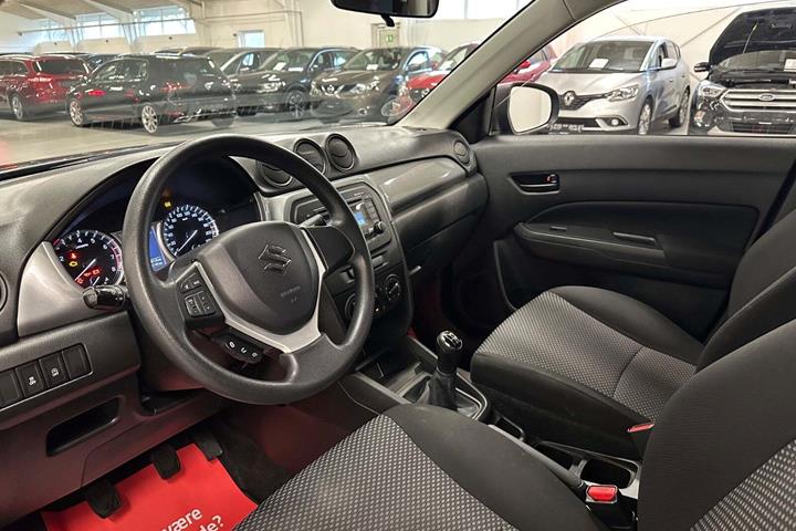 Sort Suzuki Vitara fra 2015