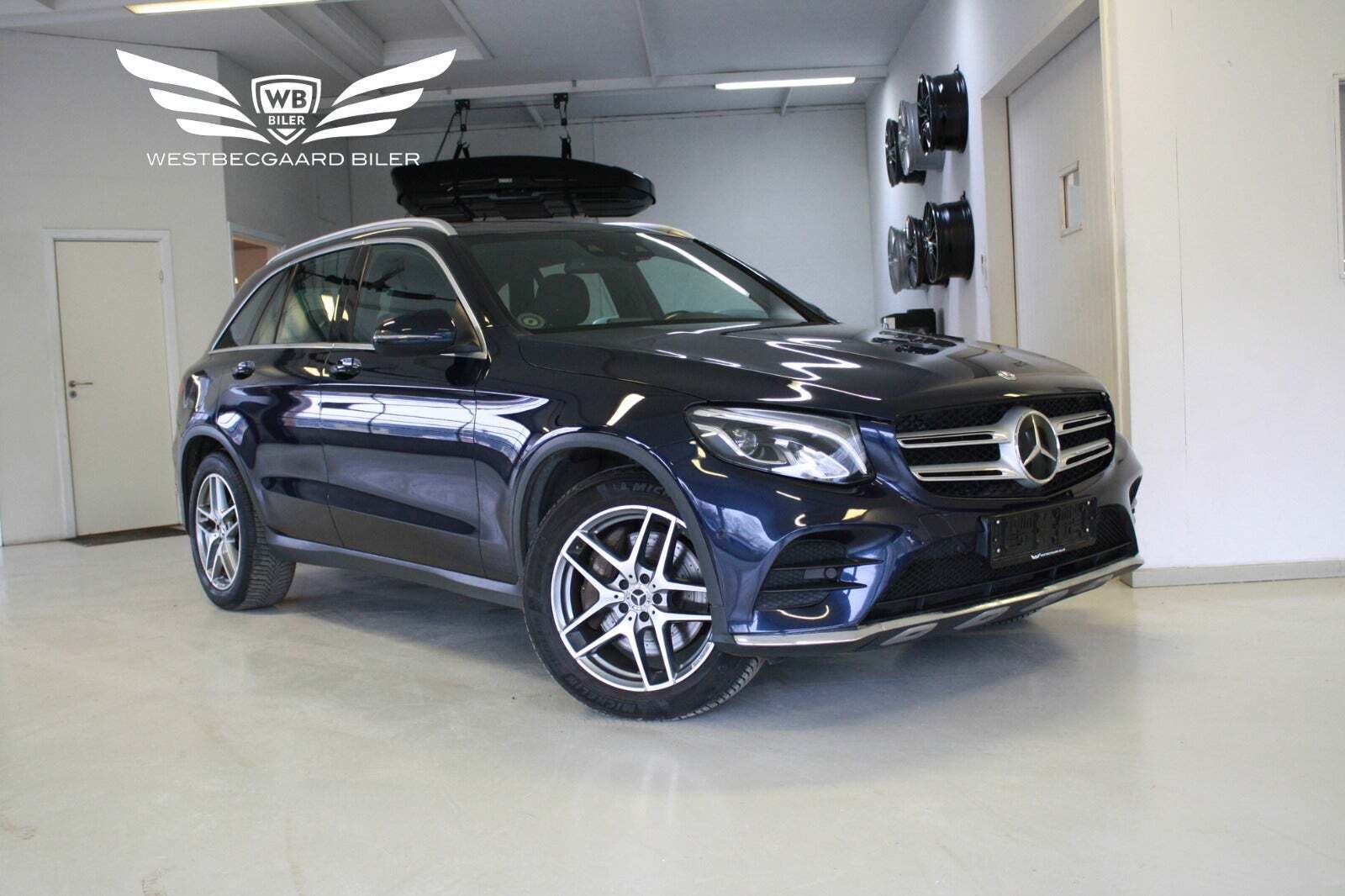 Blå Mercedes GLC350 d fra 2017 set udefra