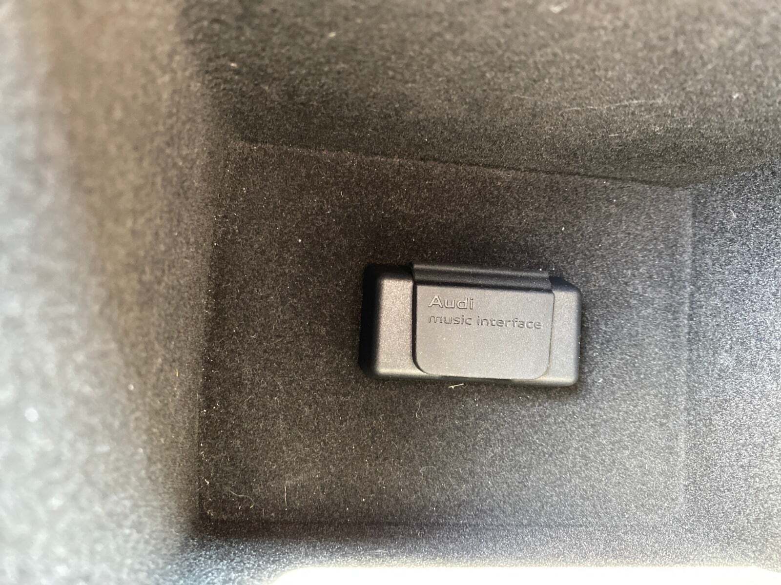 Grå Audi Q3 fra 2017 set indefra