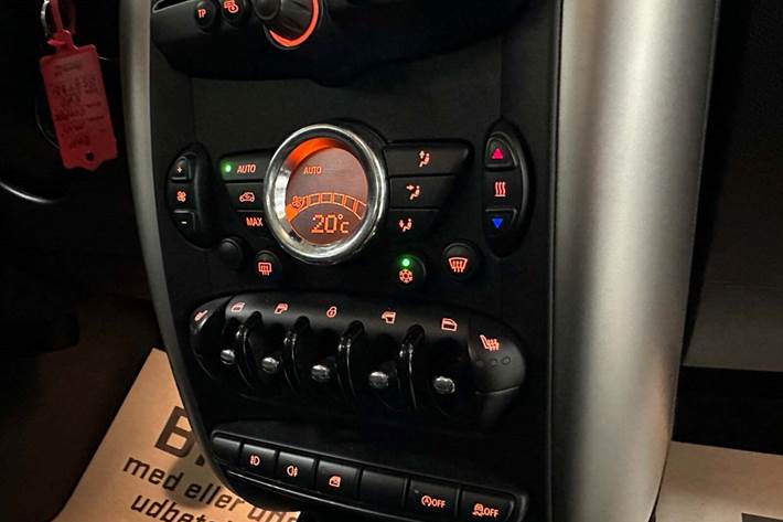 Rød Mini Countryman Cooper fra 2011