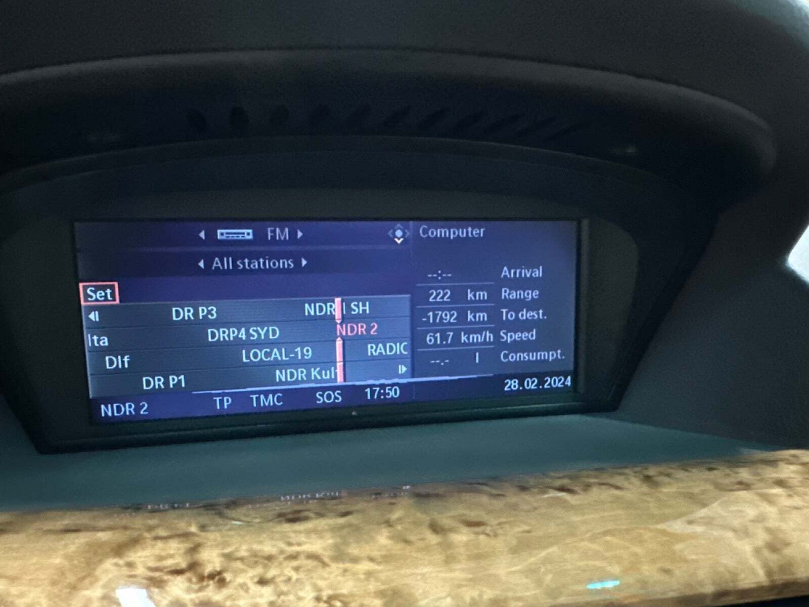 Grå BMW 645Ci fra 2005 set indefra