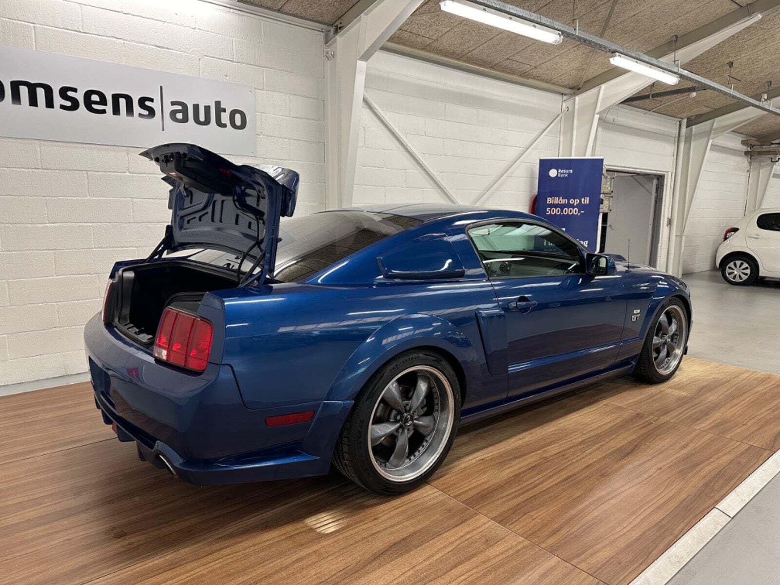 Blå Ford Mustang fra 2006