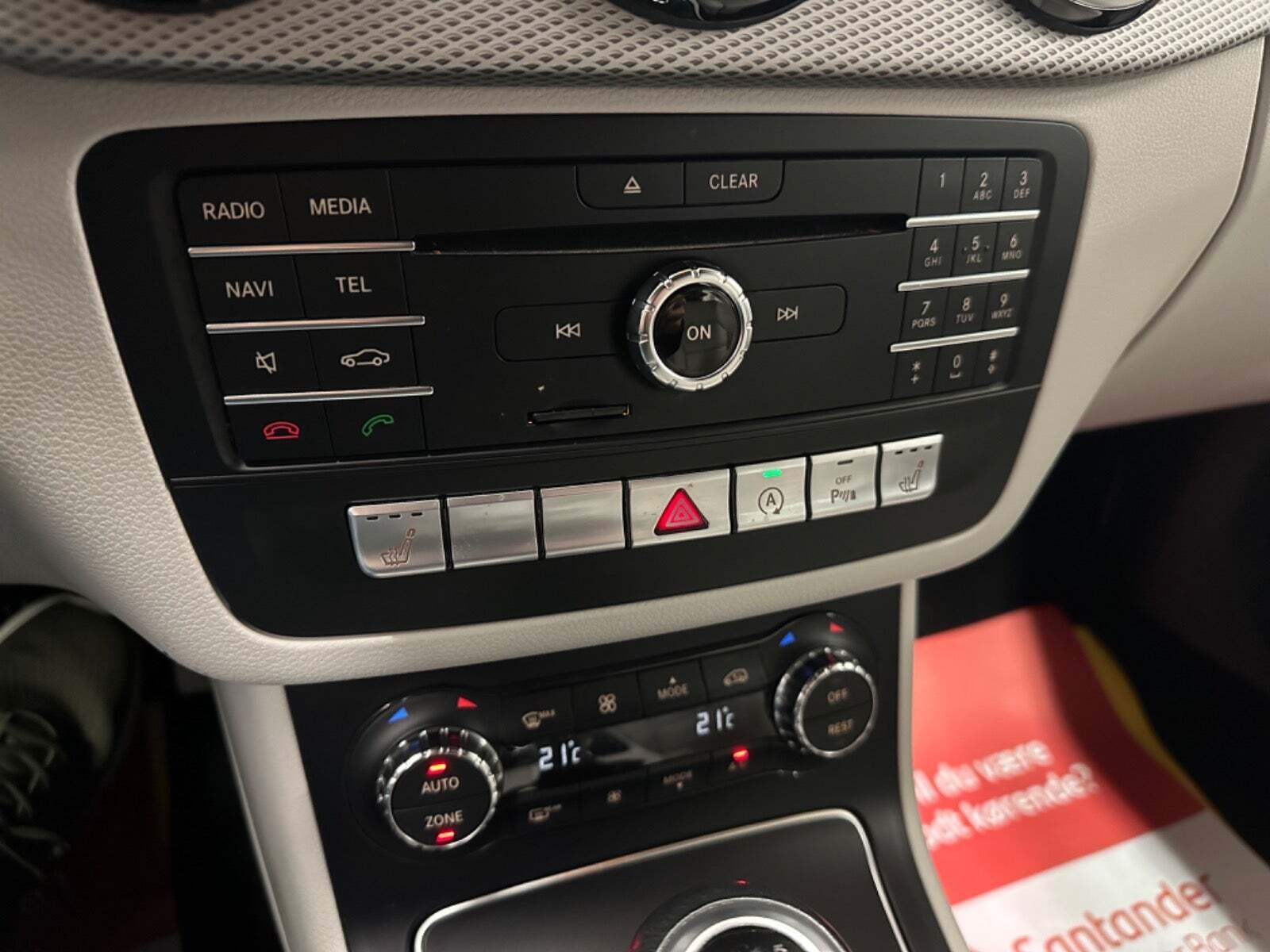 Sølv Mercedes B200 fra 2017