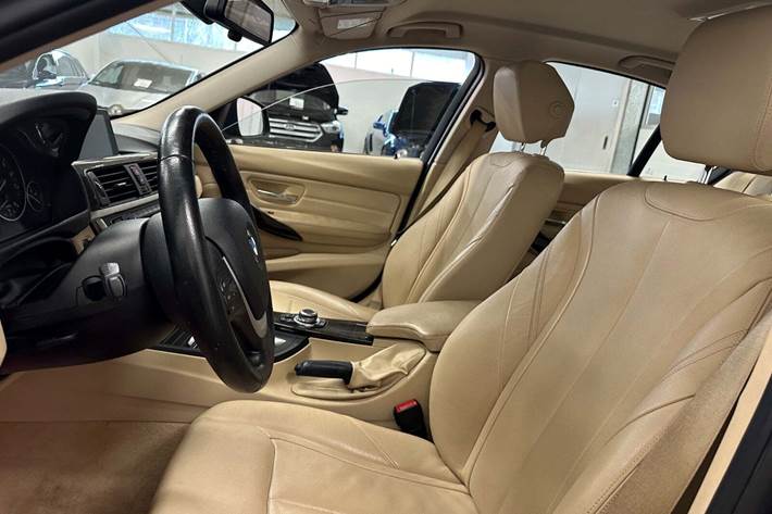 Brun BMW 328i fra 2012