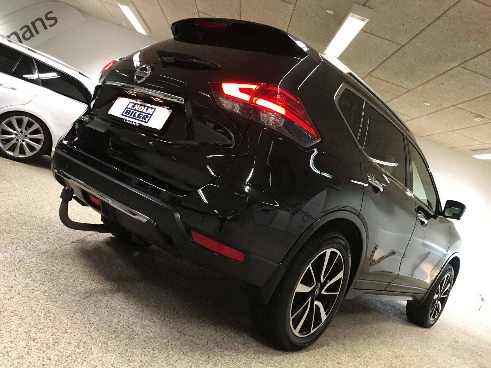 Sort Nissan X-Trail fra 2020