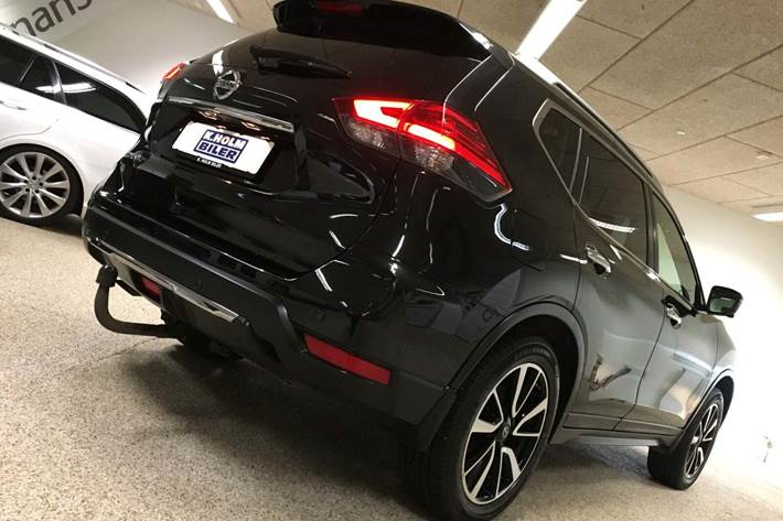 Sort Nissan X-Trail fra 2020