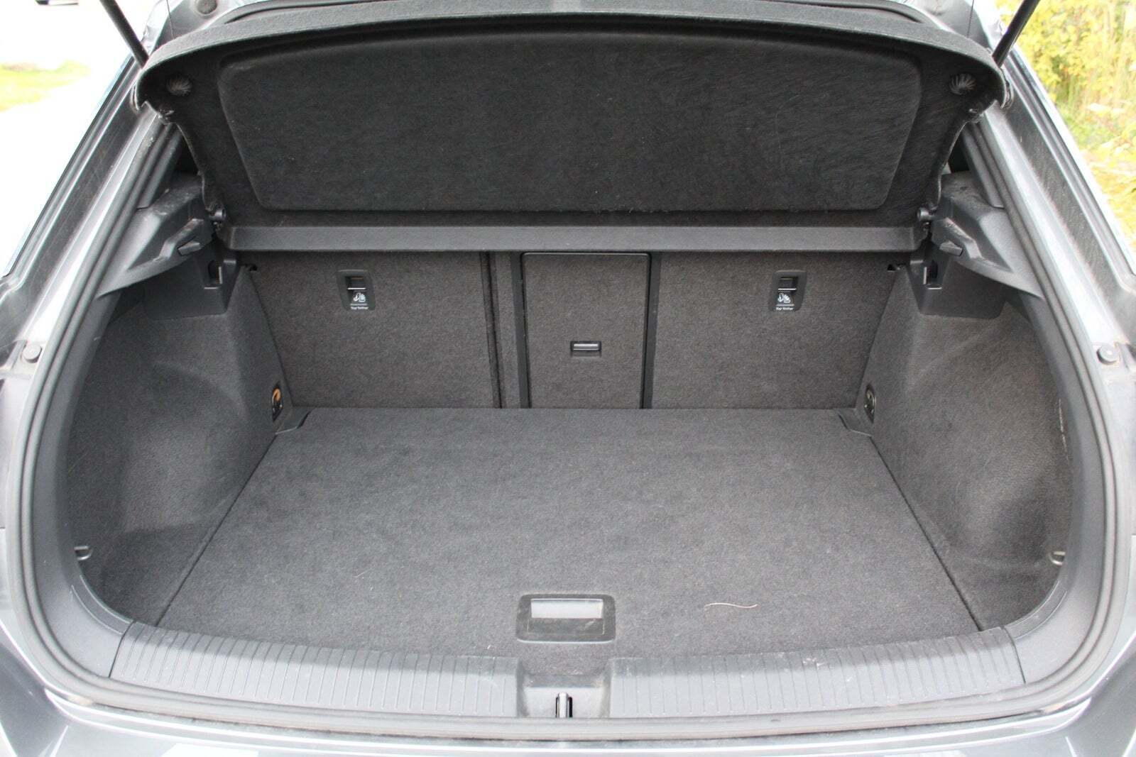 Grå VW T-Roc fra 2018