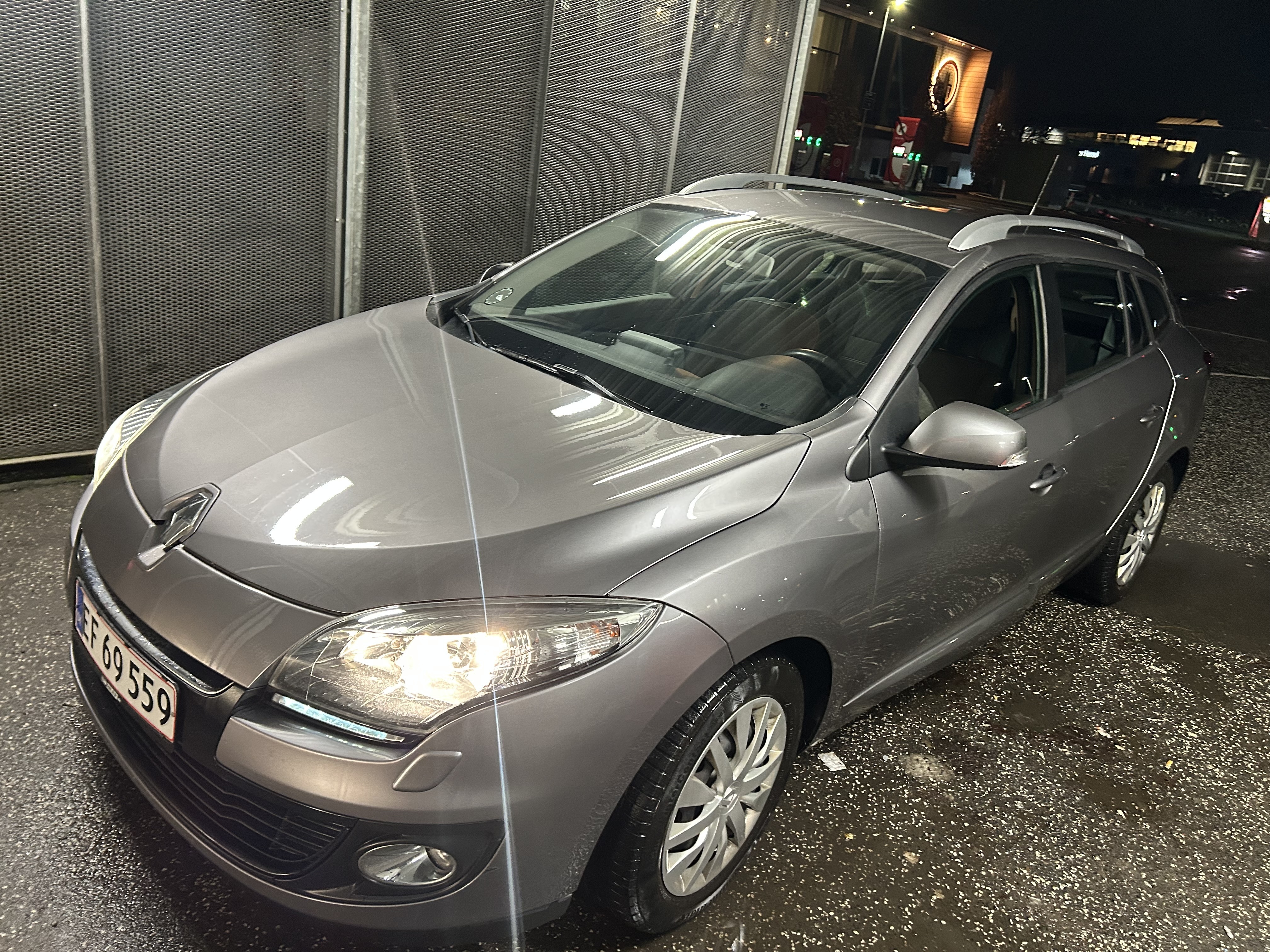 Grå Renault Mégane fra 2014
