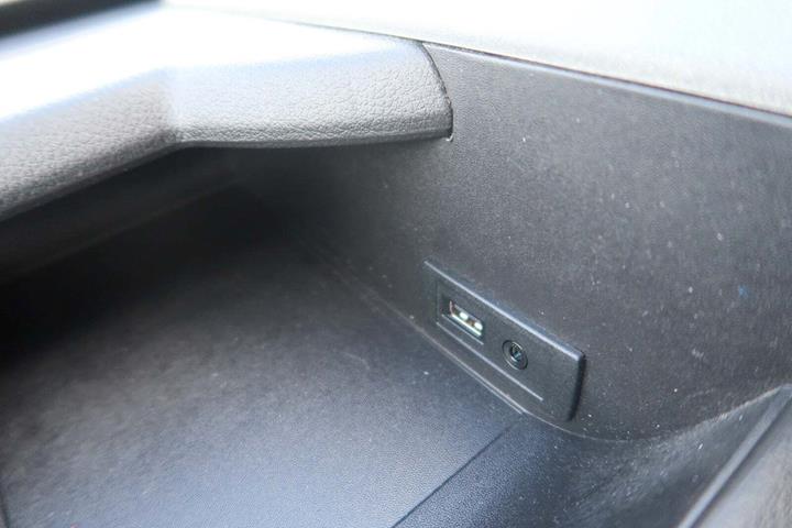 Rød Mercedes Sprinter 316 fra 2018 set indefra