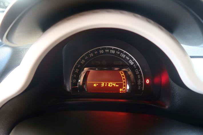 Grå Renault Twingo fra 2019 set indefra