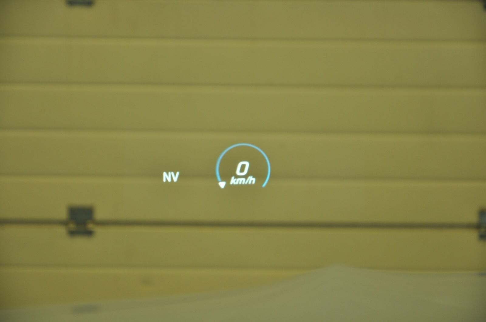 Sølv Mercedes EQB350 fra 2024