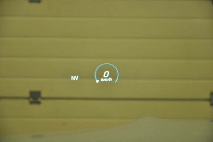 Sølv Mercedes EQB350 fra 2024