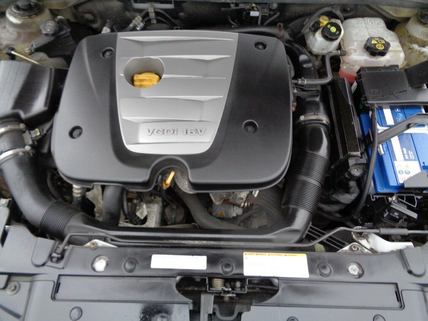 Sølv Chevrolet Cruze fra 2009 set udefra