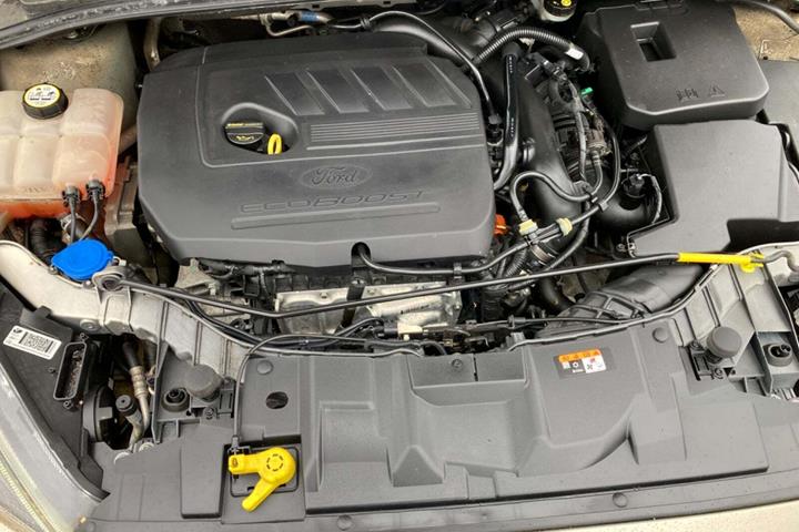 Beige Ford Focus fra 2016