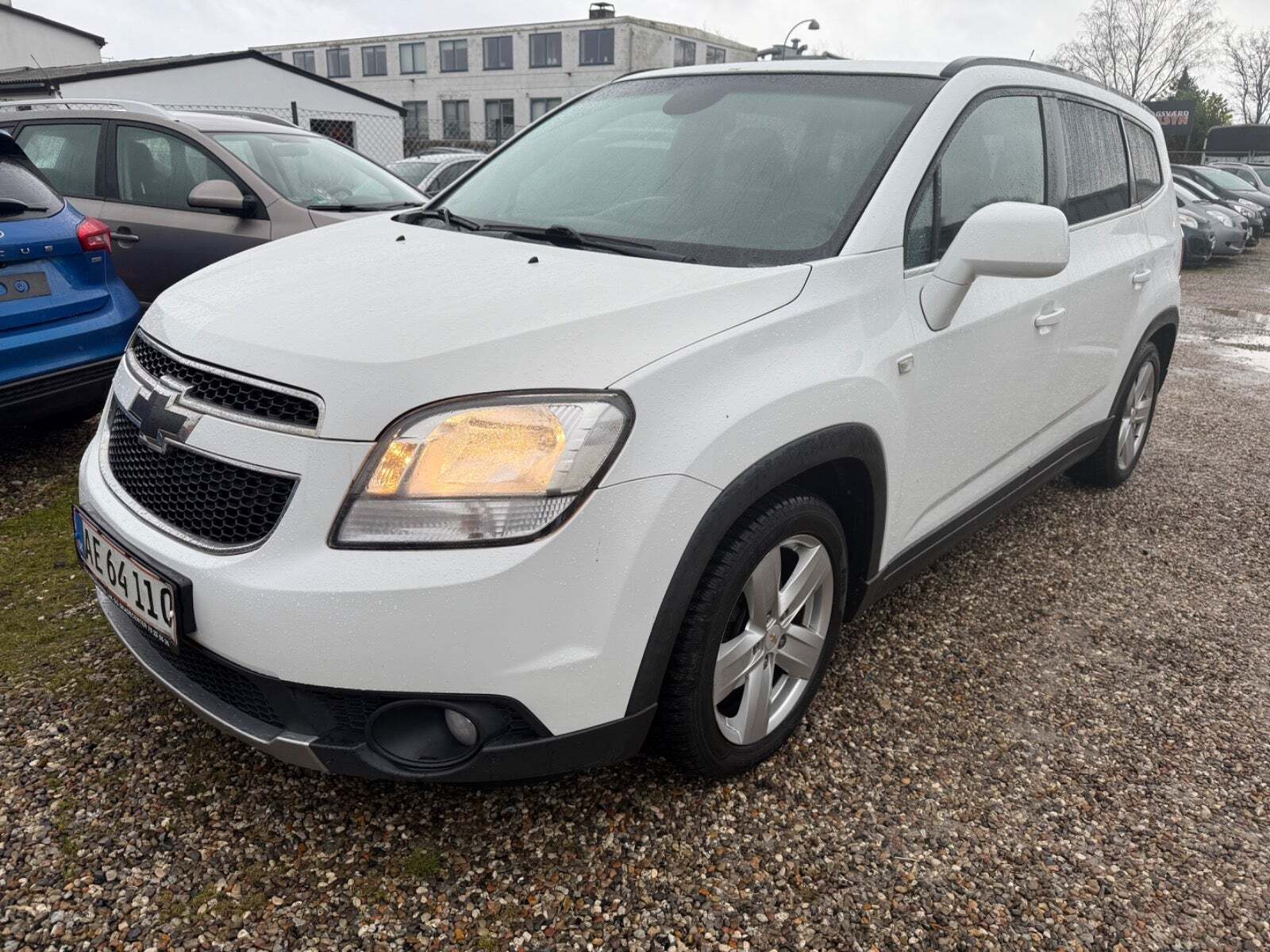 Hvid Chevrolet Orlando fra 2012 set udefra